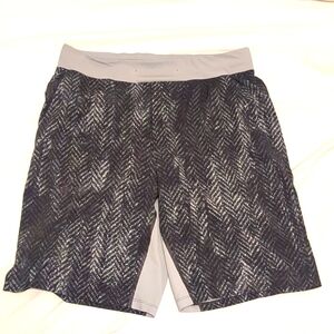 Men's lulu shorts medium